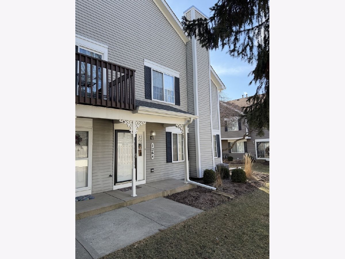  For Sale South Elgin Illinois, 1264 Sandhurst Lane