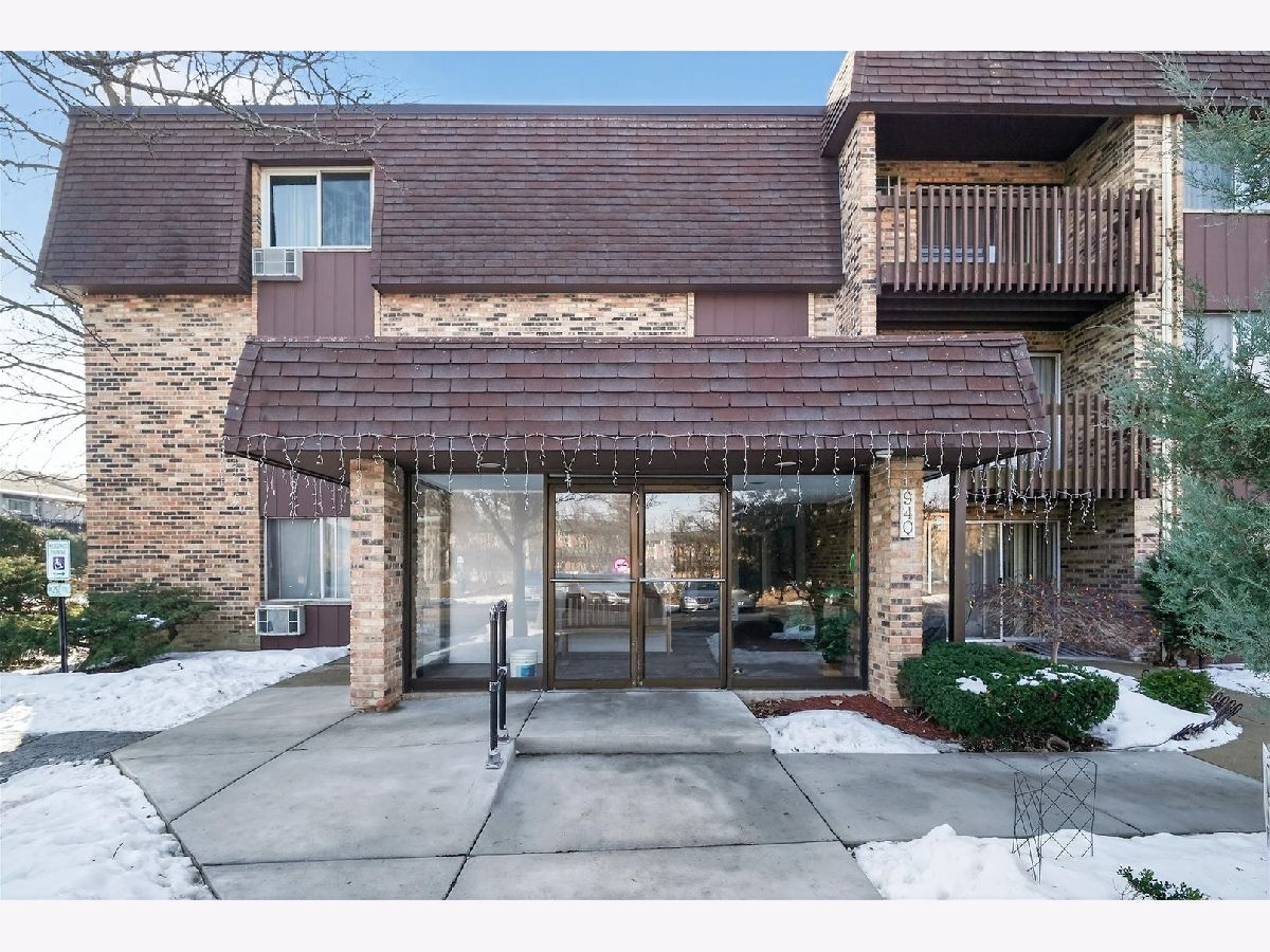  For Sale Prospect Heights Illinois, 940 Old Willow Road