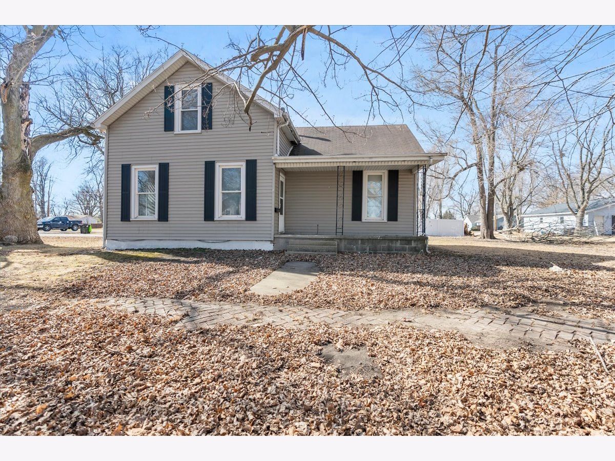  For Sale Chenoa Illinois, 301 2nd Avenue
