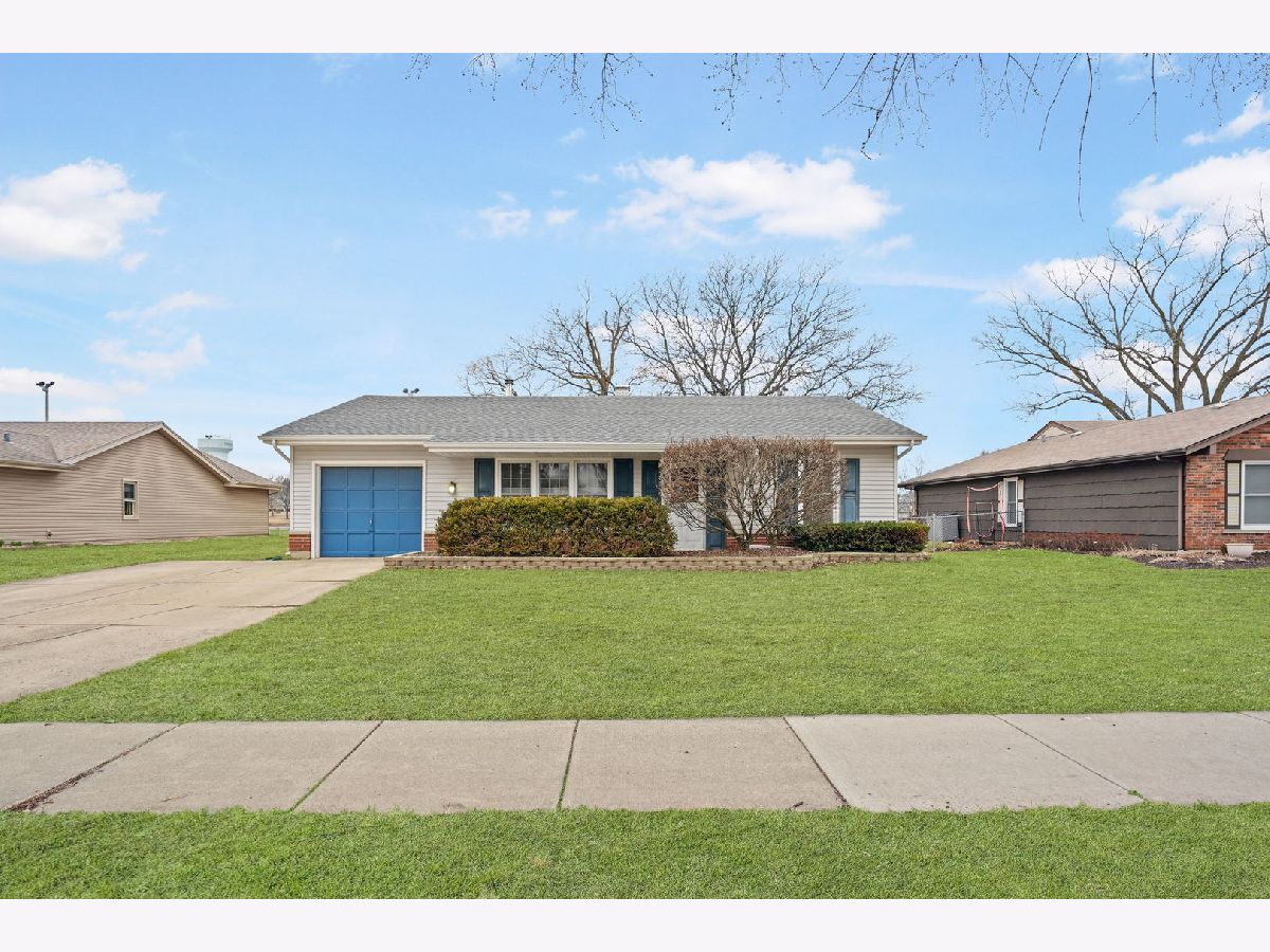 Townhomes & Condos & Homes For Sale Westlake Bloomingdale Illinois, 184 Circle Avenue