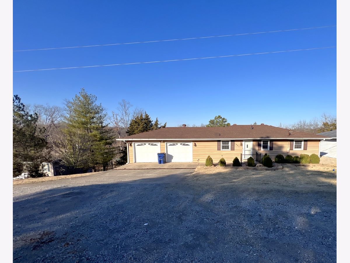 For Sale Goreville Illinois, 1991 Lakeshore Drive