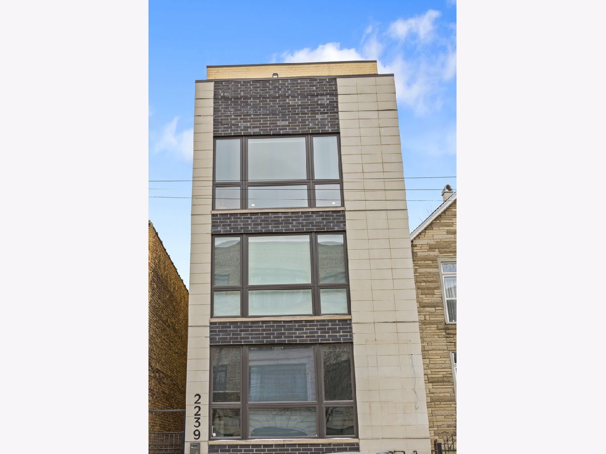  Sold Chicago Illinois, 2239 Belmont