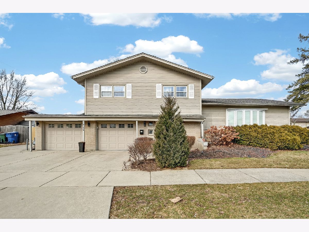  For Sale Oak Forest Illinois, 15126 Chaucer Drive