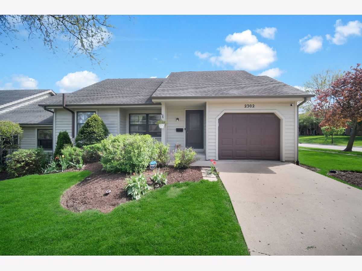  For Sale Elgin Illinois, 2302 Robin Lane