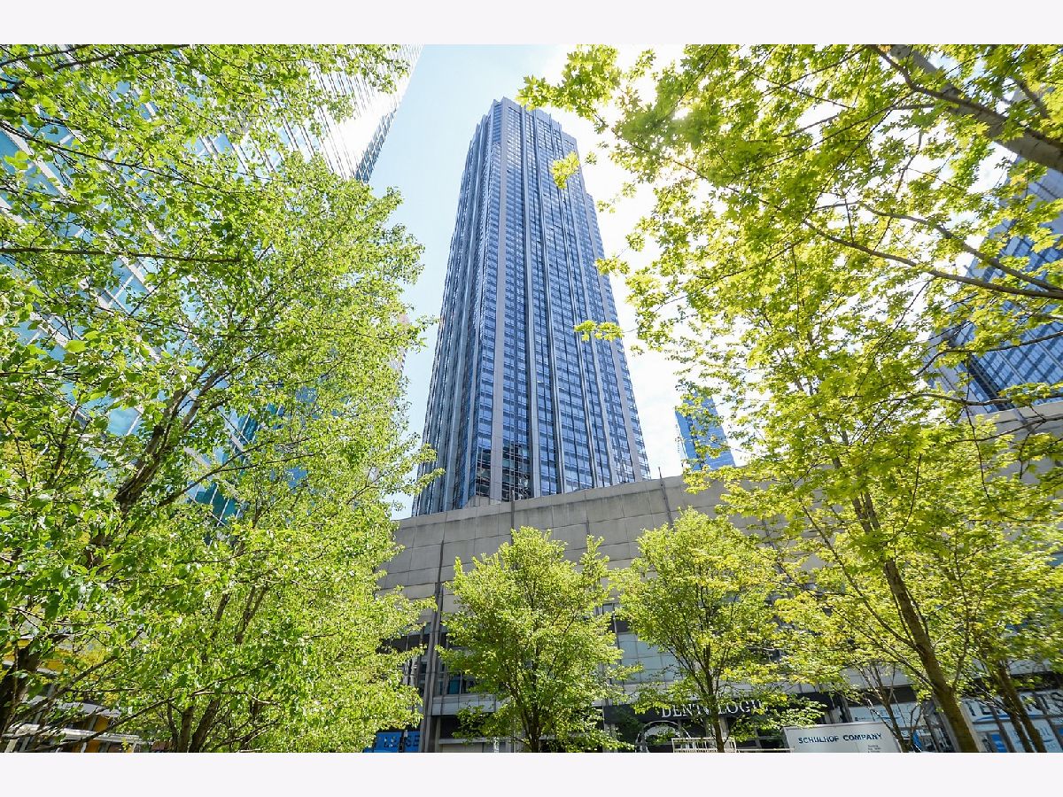 Condominiums For Sale River East Chicago Illinois, 512 Mcclurg Court