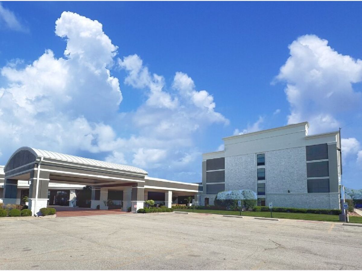  For Rent Gurnee Illinois, 6175 Grand