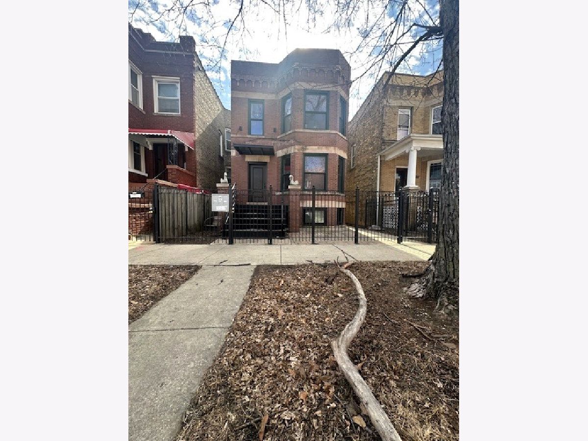  For Sale Chicago Illinois, 3023 Wellington Avenue