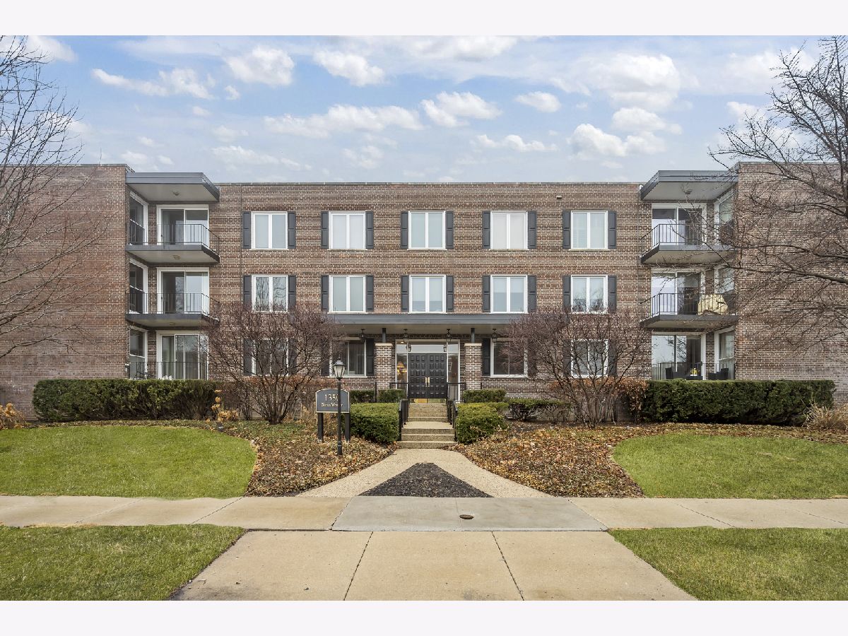 Condominiums For Sale Crystal Point Lake Forest Illinois, 1350 Western Avenue