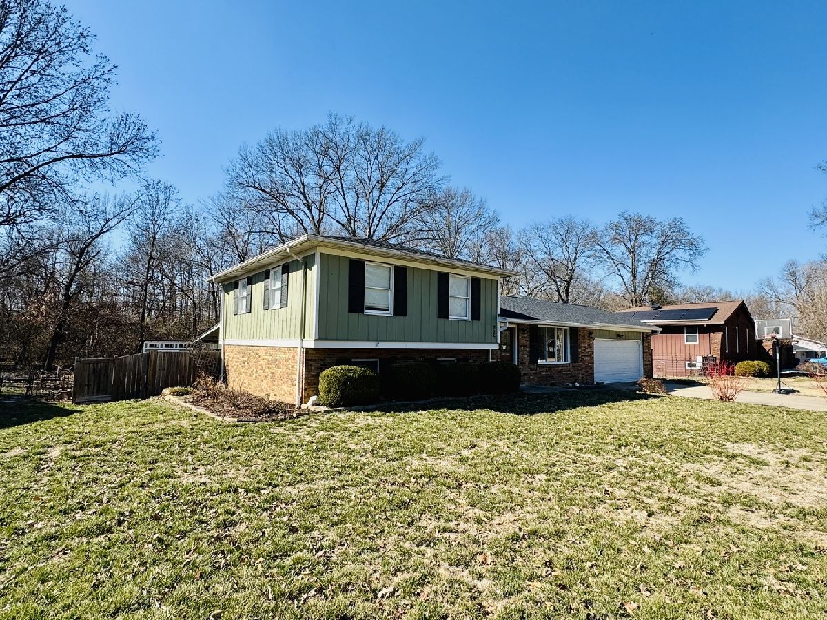  For Sale Benton Illinois, 725 Old Orchard Drive