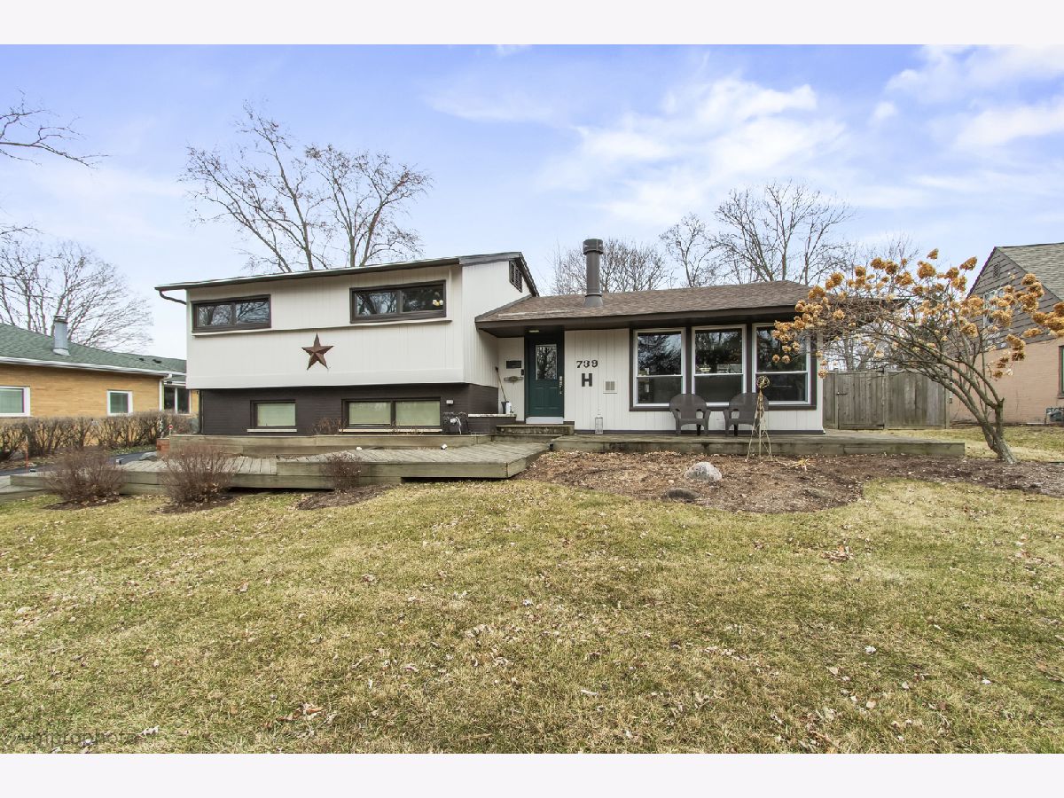  For Sale Barrington Illinois, 739 Meadow Lane