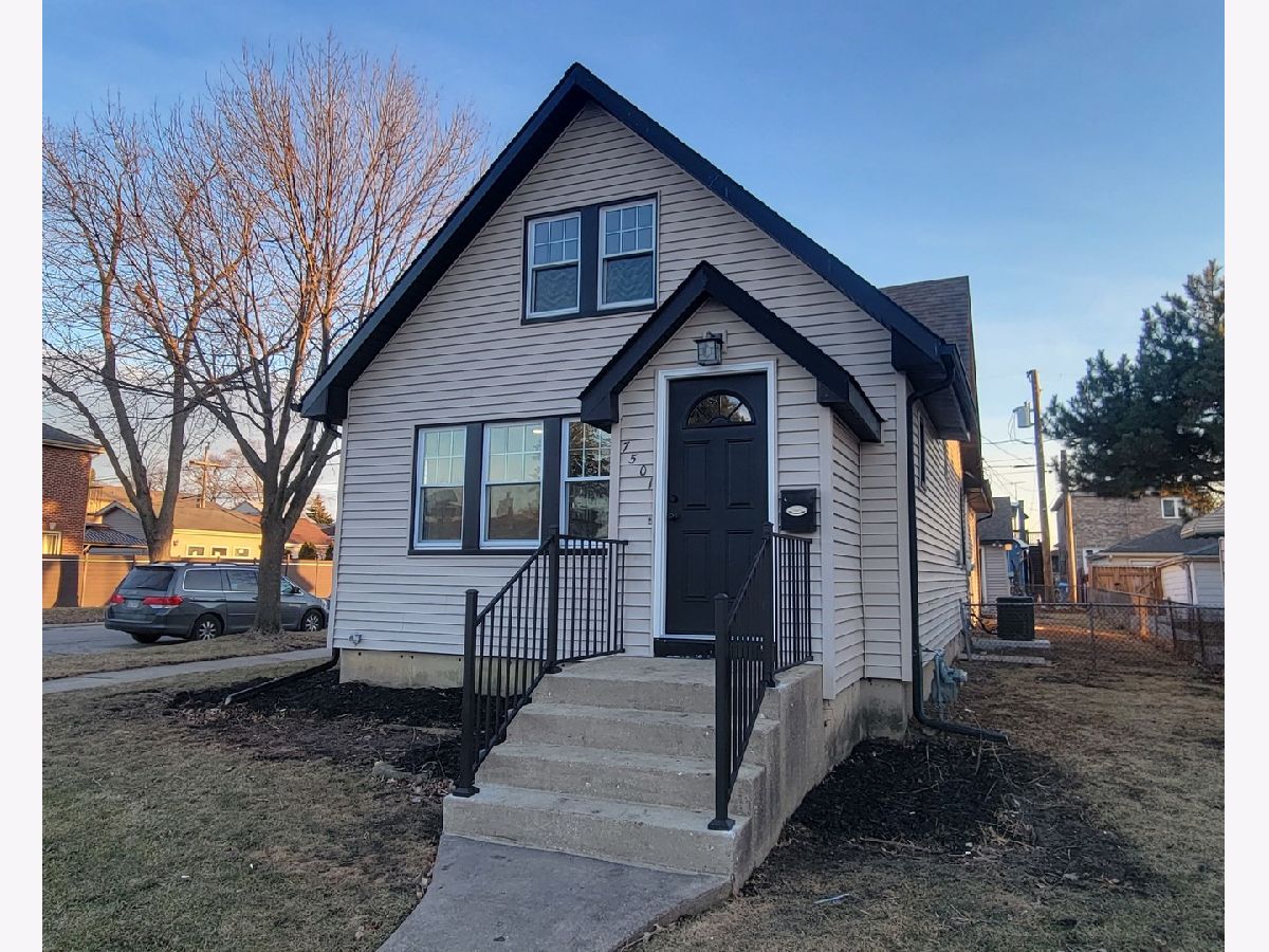  For Sale Harwood Heights Illinois, 7501 Winnemac Avenue