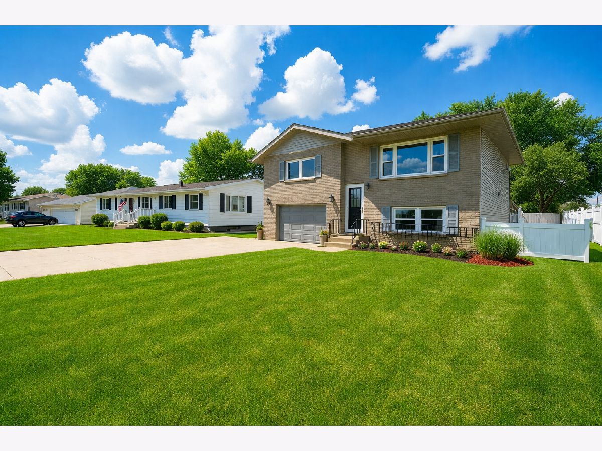  For Sale Ottawa Illinois, 2613 Cherie Lane