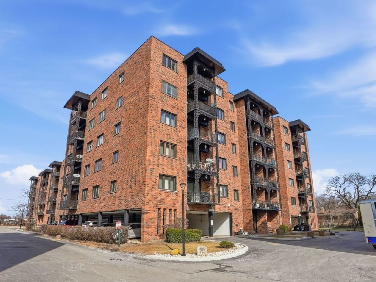 Condominiums For Sale Landings Des Plaines Illinois, 9332 Landings Lane