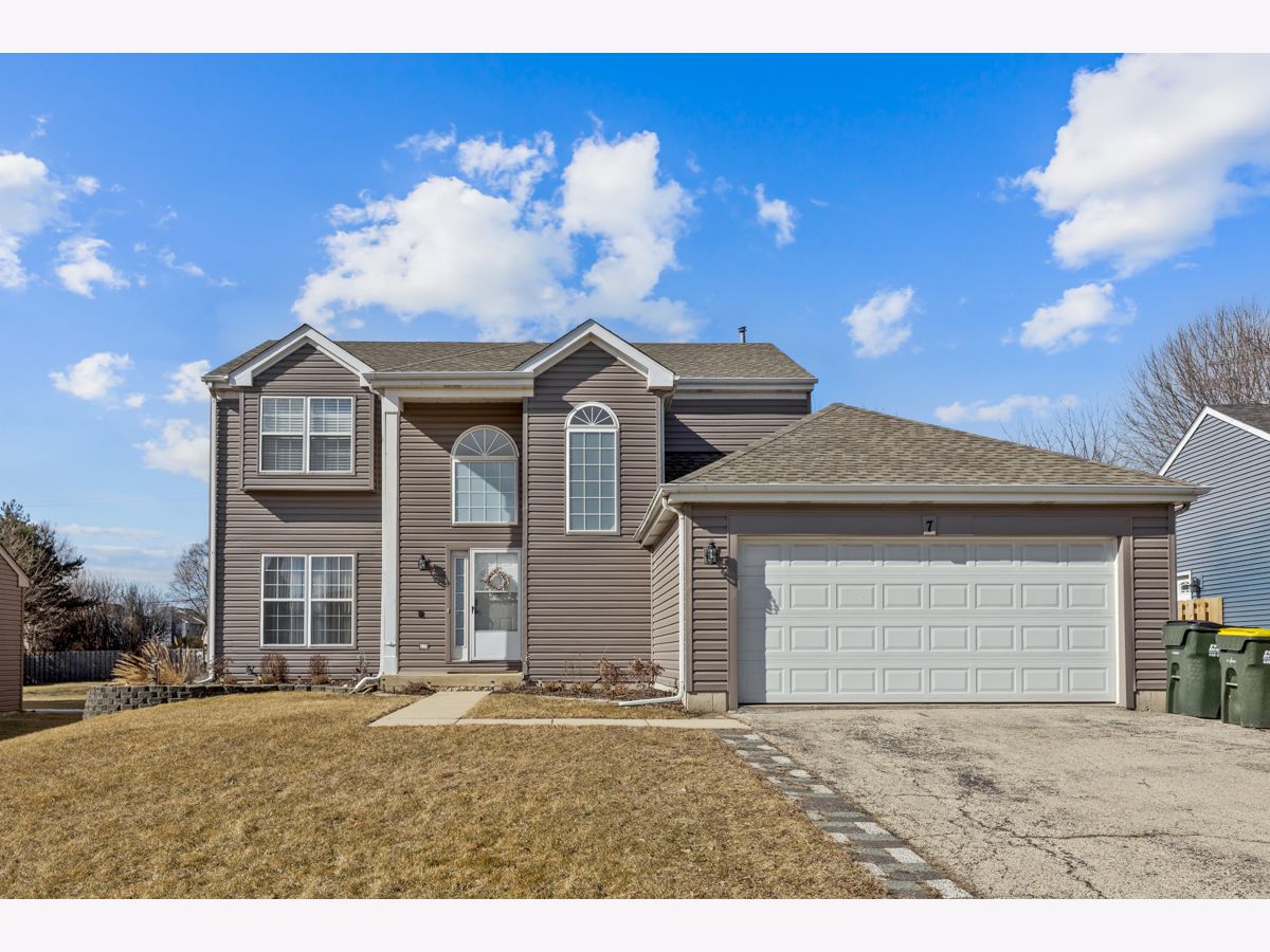  For Sale Lake In The Hills Illinois, 7 Elizabeth Court