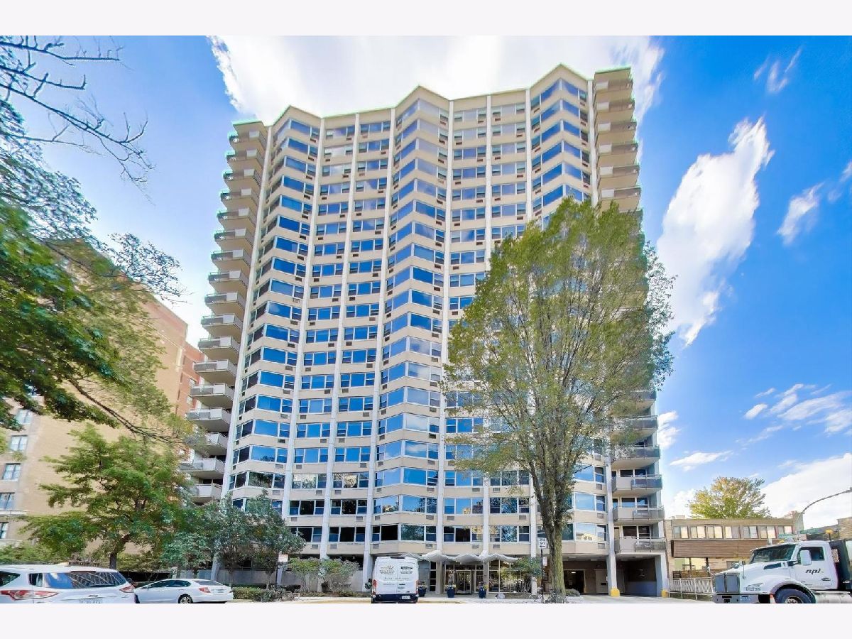 Condominiums For Sale 555 Cornelia Condos Chicago Illinois, 555 Cornelia Avenue