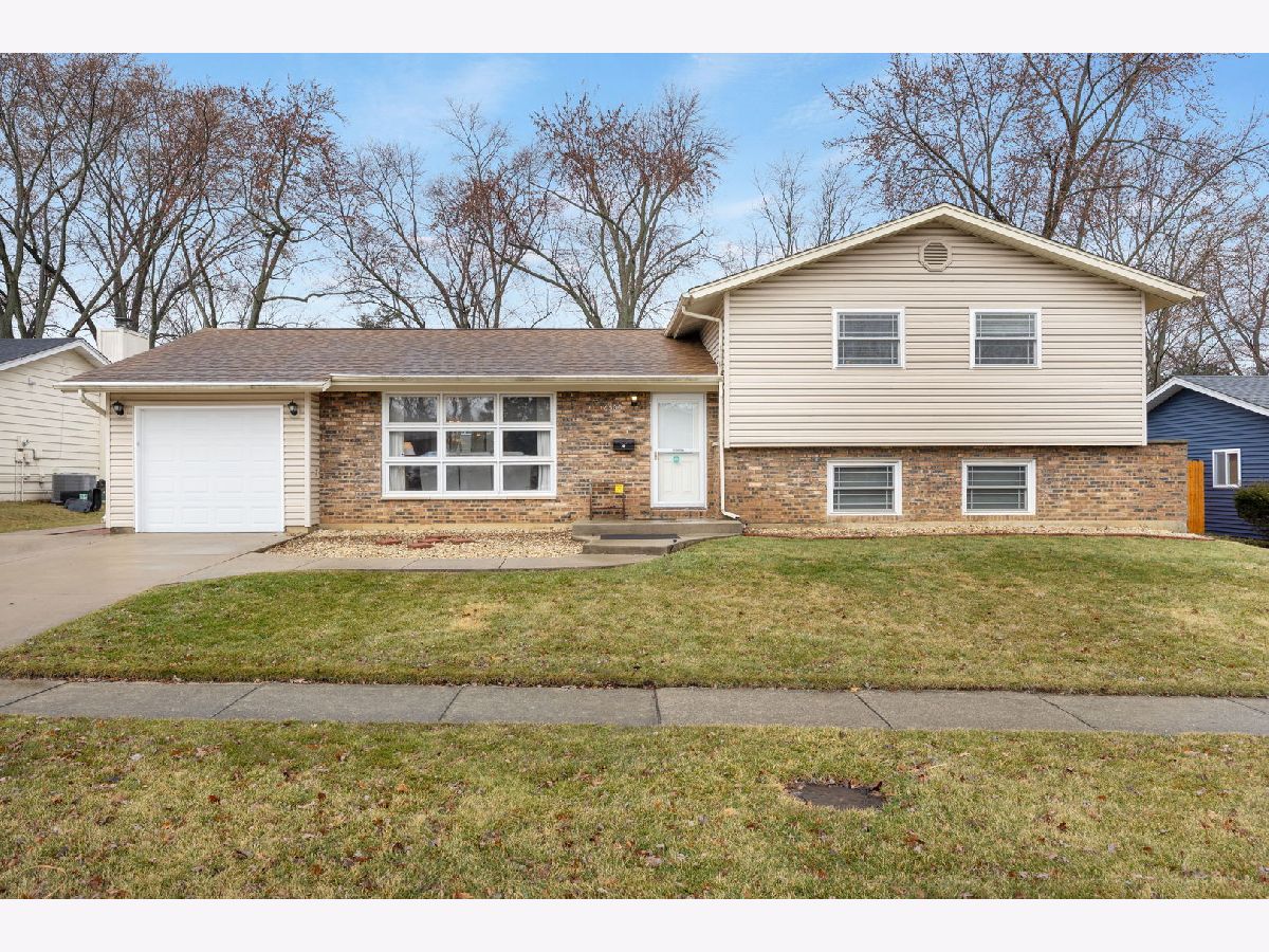 Homes & Condos & Townhomes For Sale Winston Hills Woodridge Illinois, 6500 Winston Drive