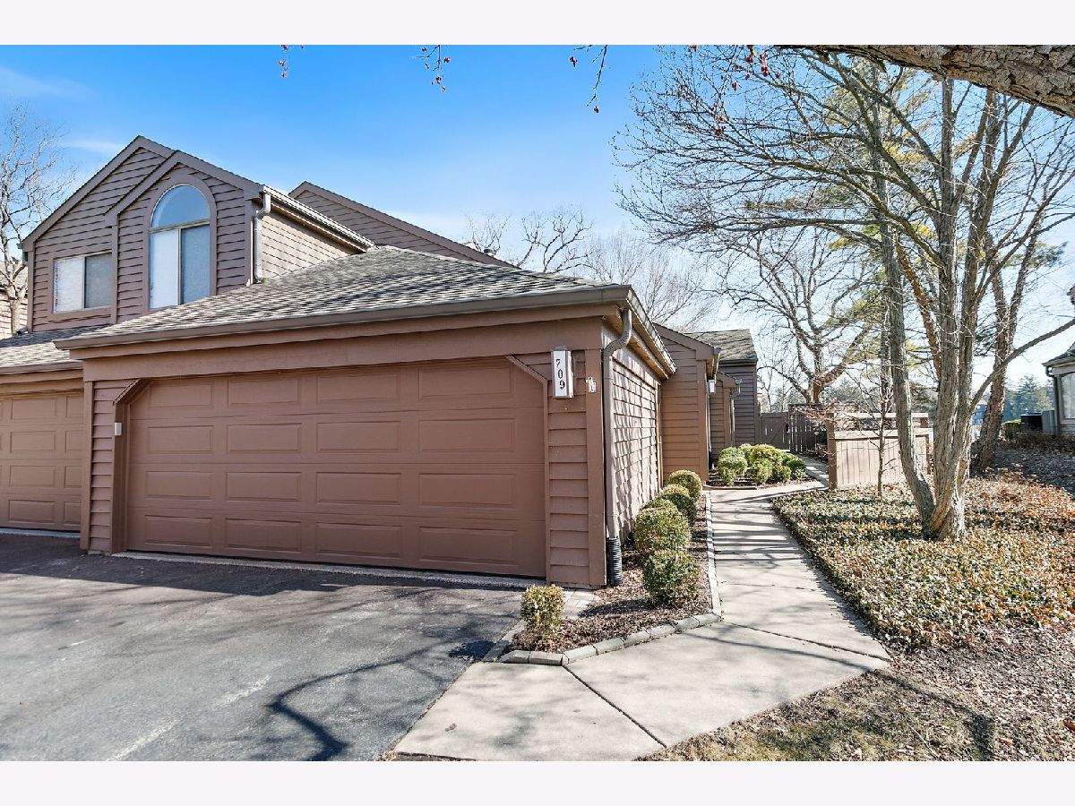  For Sale Lake Barrington Illinois, 709 Woodbridge Court