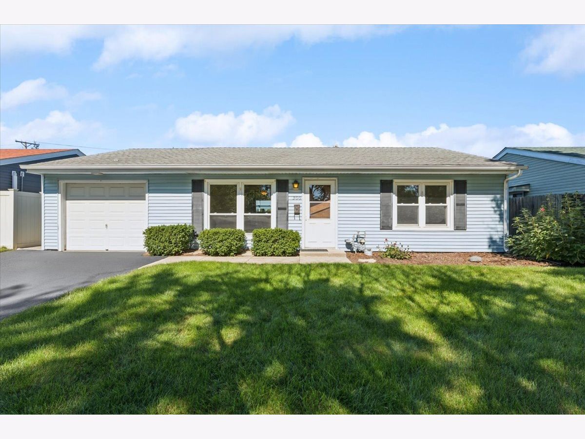 Homes For Sale Meadowbrook Wheeling Illinois, 200 Jeffery Avenue