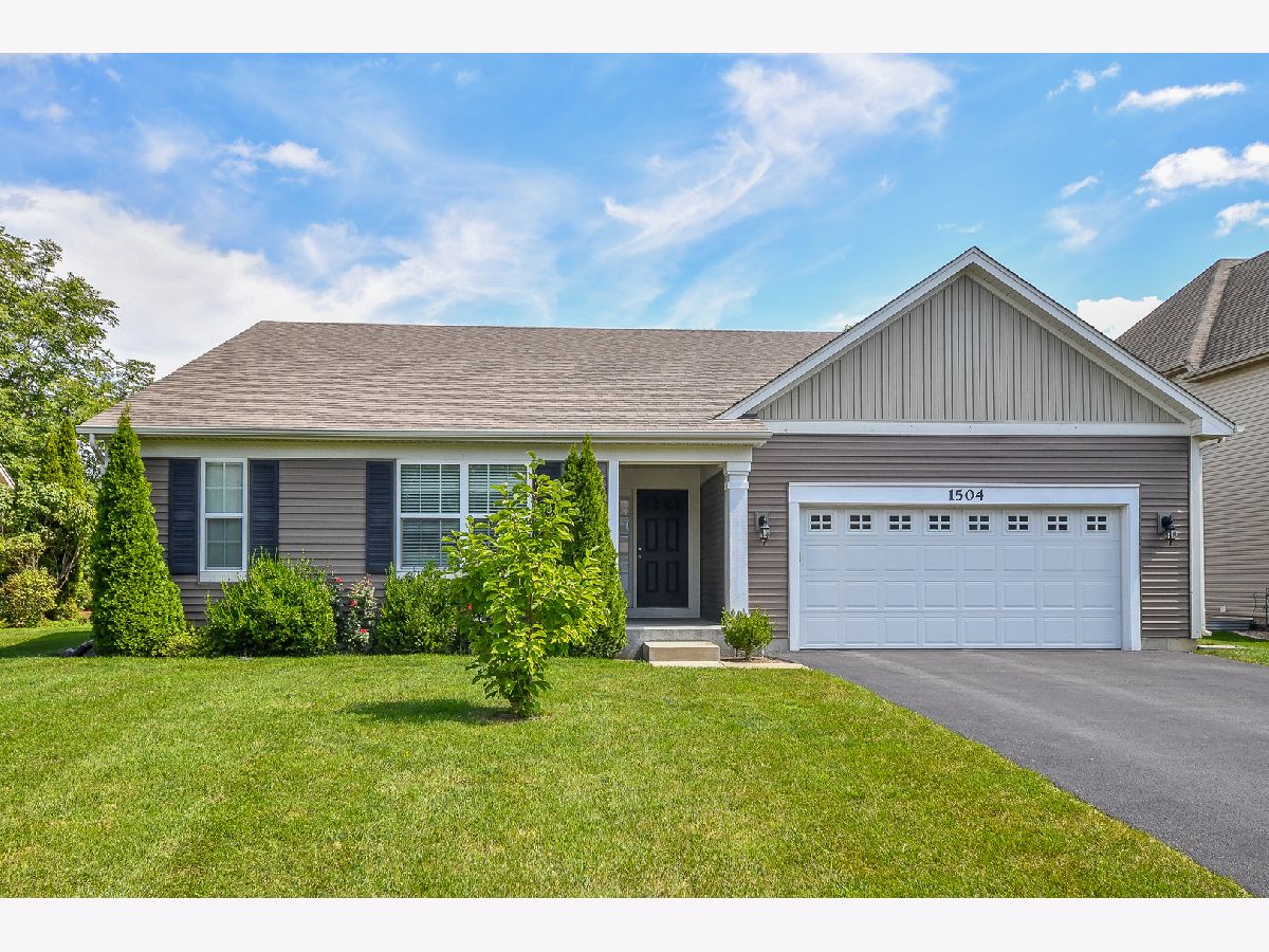  For Sale North Aurora Illinois, 1504 Hearthstone Lane