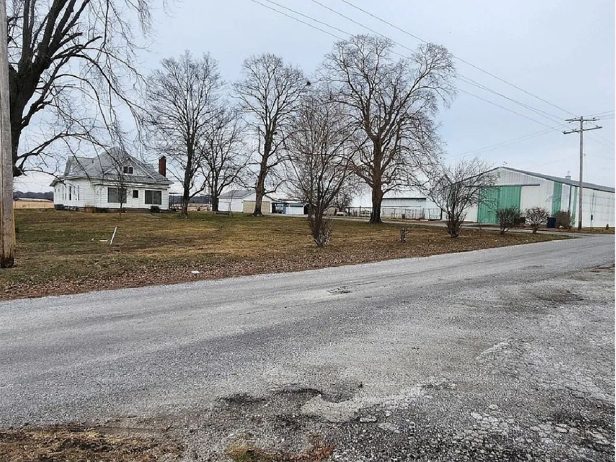  For Sale Mcleansboro Illinois, 1100 John Stelle Road