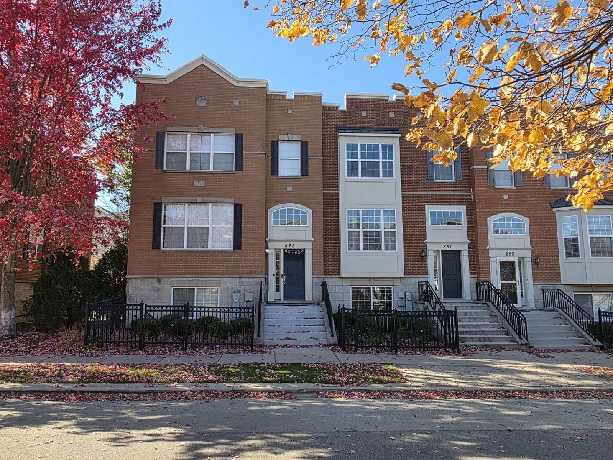 Townhomes & Condos For Sale Lehigh Station Aurora Illinois, 848 Station Boulevard