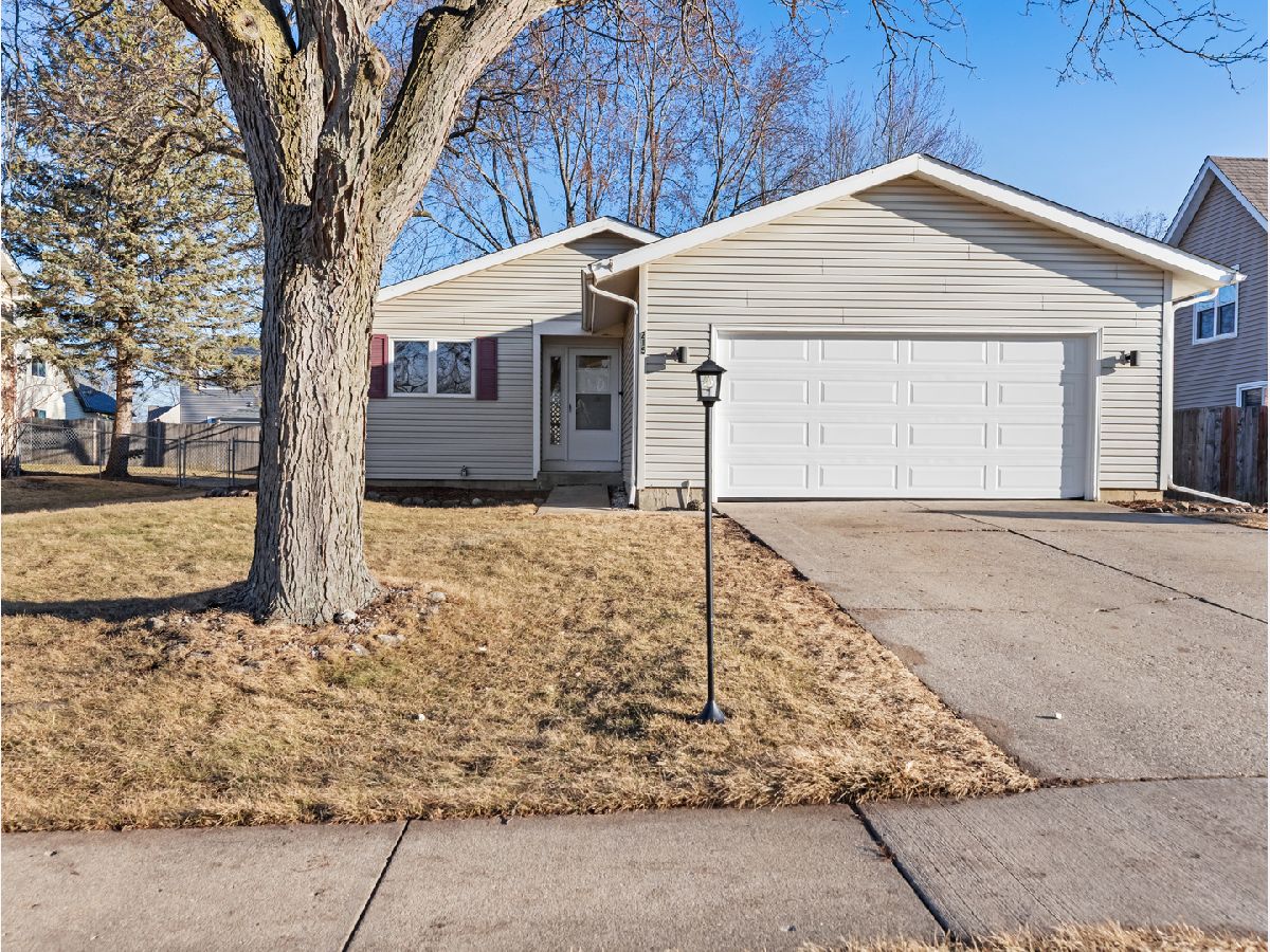  For Sale Streamwood Illinois, 215 Apple Hill Lane
