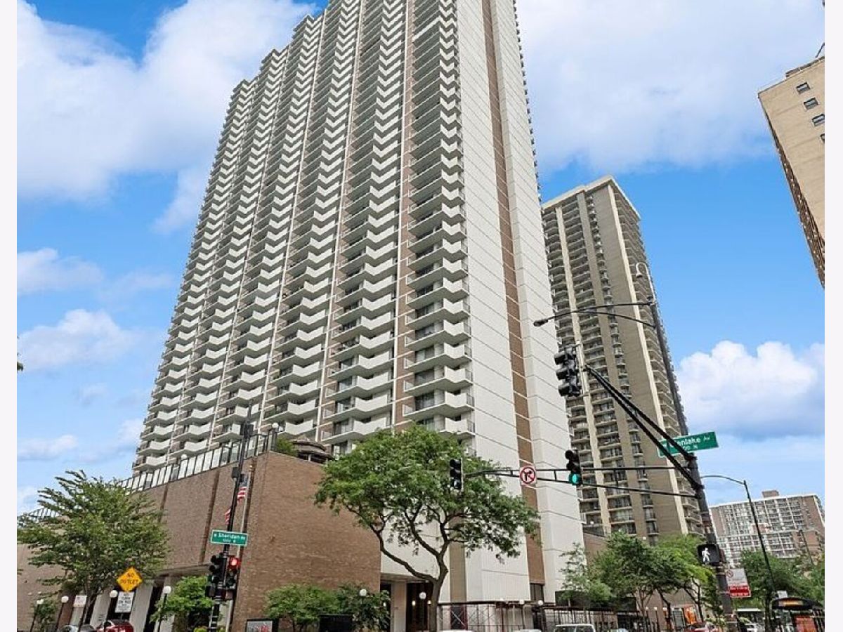 Condominiums For Rent Malibu East Chicago Illinois, 6033 Sheridan