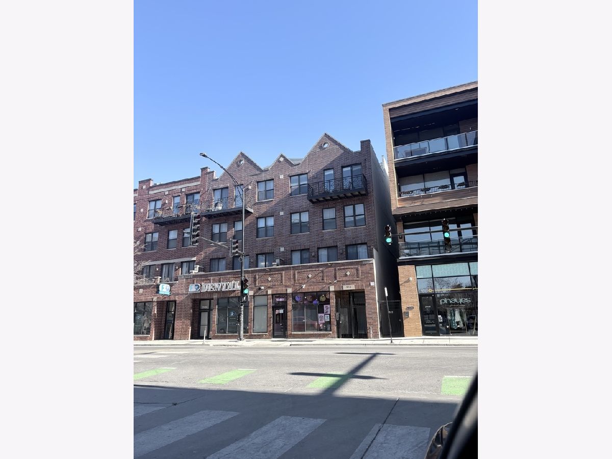 Condominiums For Rent Logan Station Chicago Illinois, 2507 Milwaukee