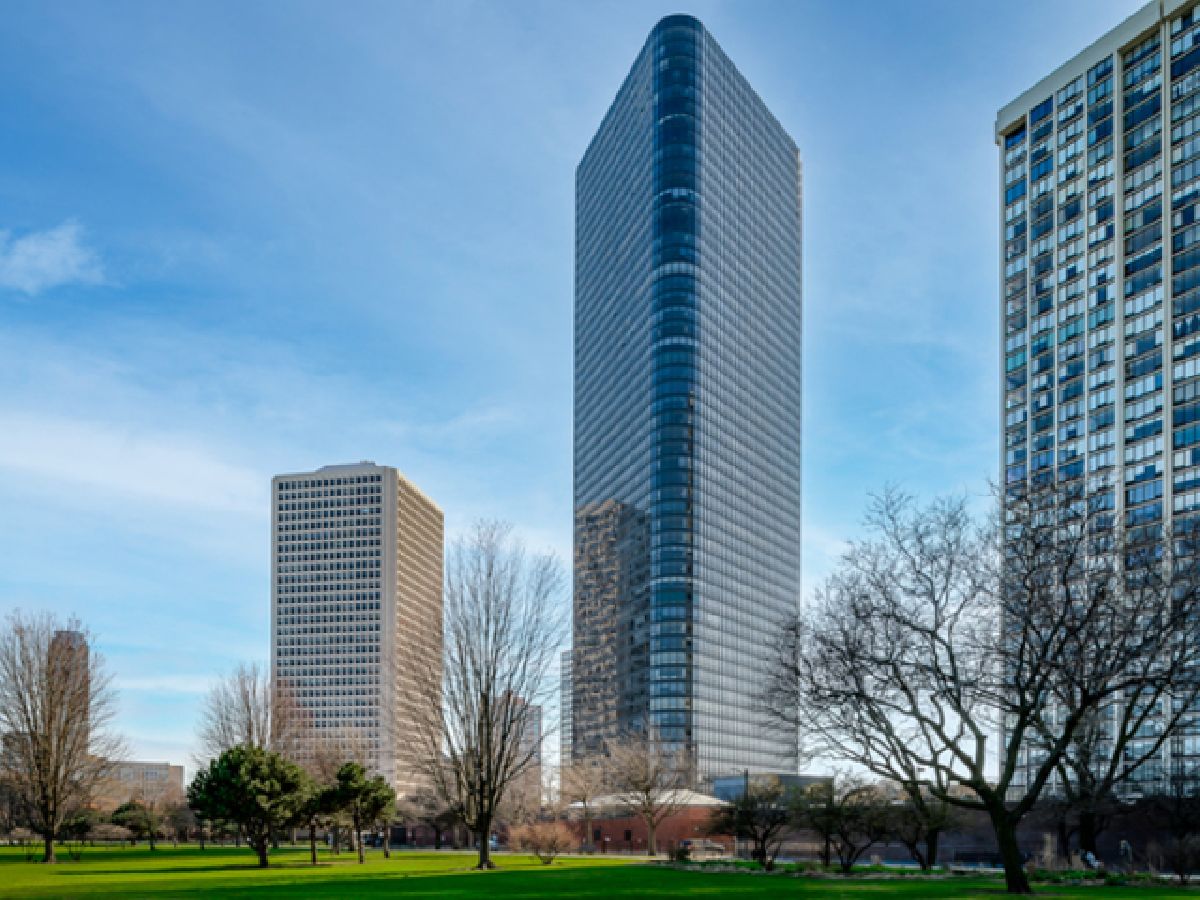 Condominiums For Rent Park Tower Chicago Illinois, 5415 Sheridan