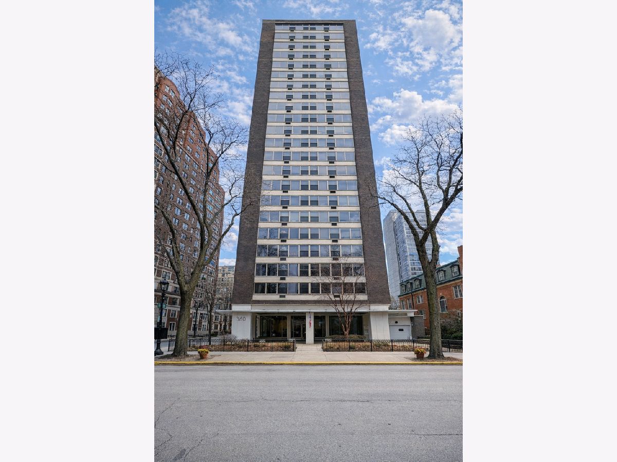 Condominiums Rented The Wellington Chicago Illinois