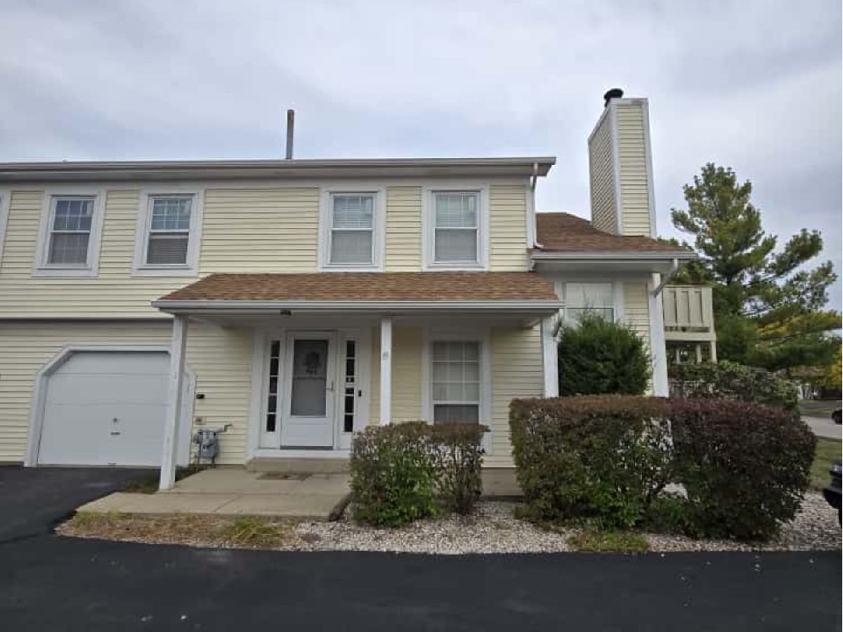  For Sale Streamwood Illinois, 216 Whitewood Drive