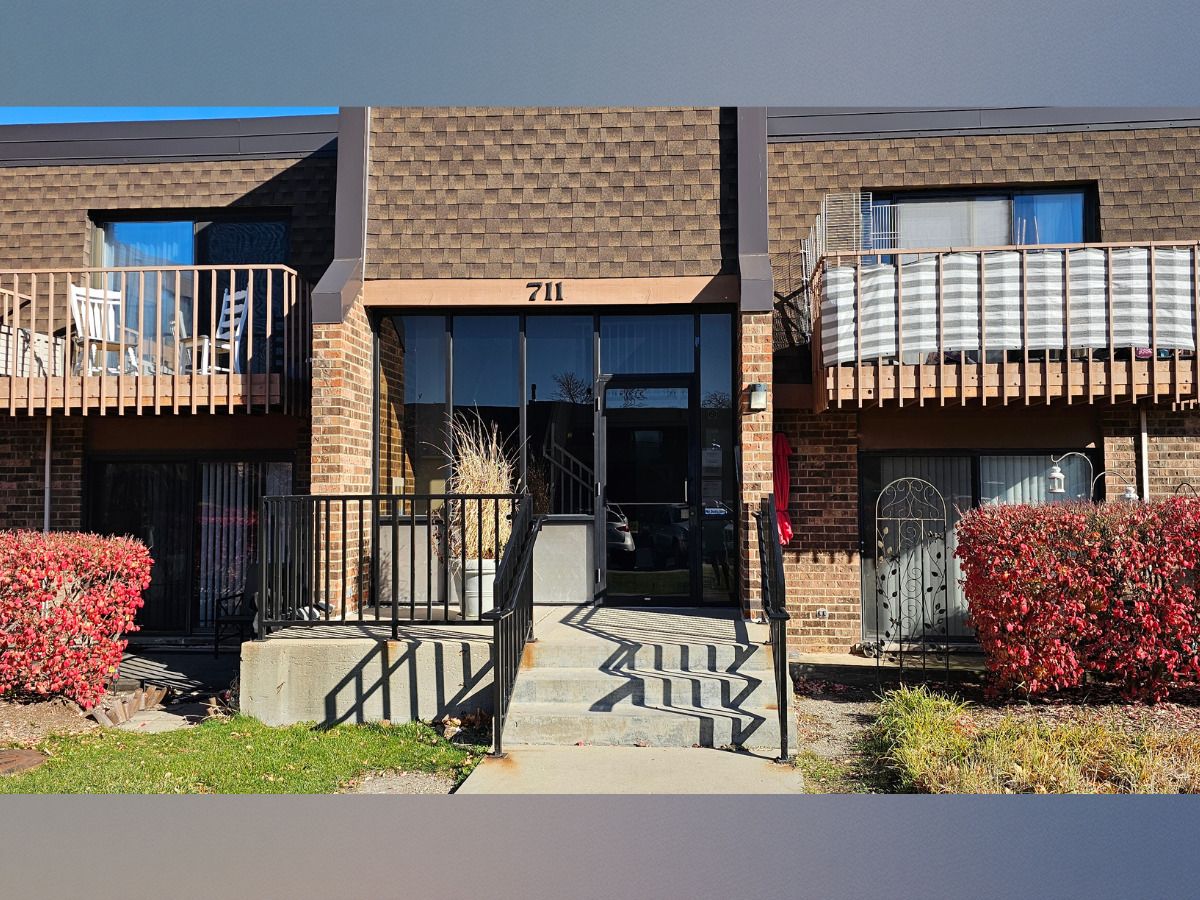 Condominiums For Rent Lakewood Schaumburg Illinois, 711 Tipperary