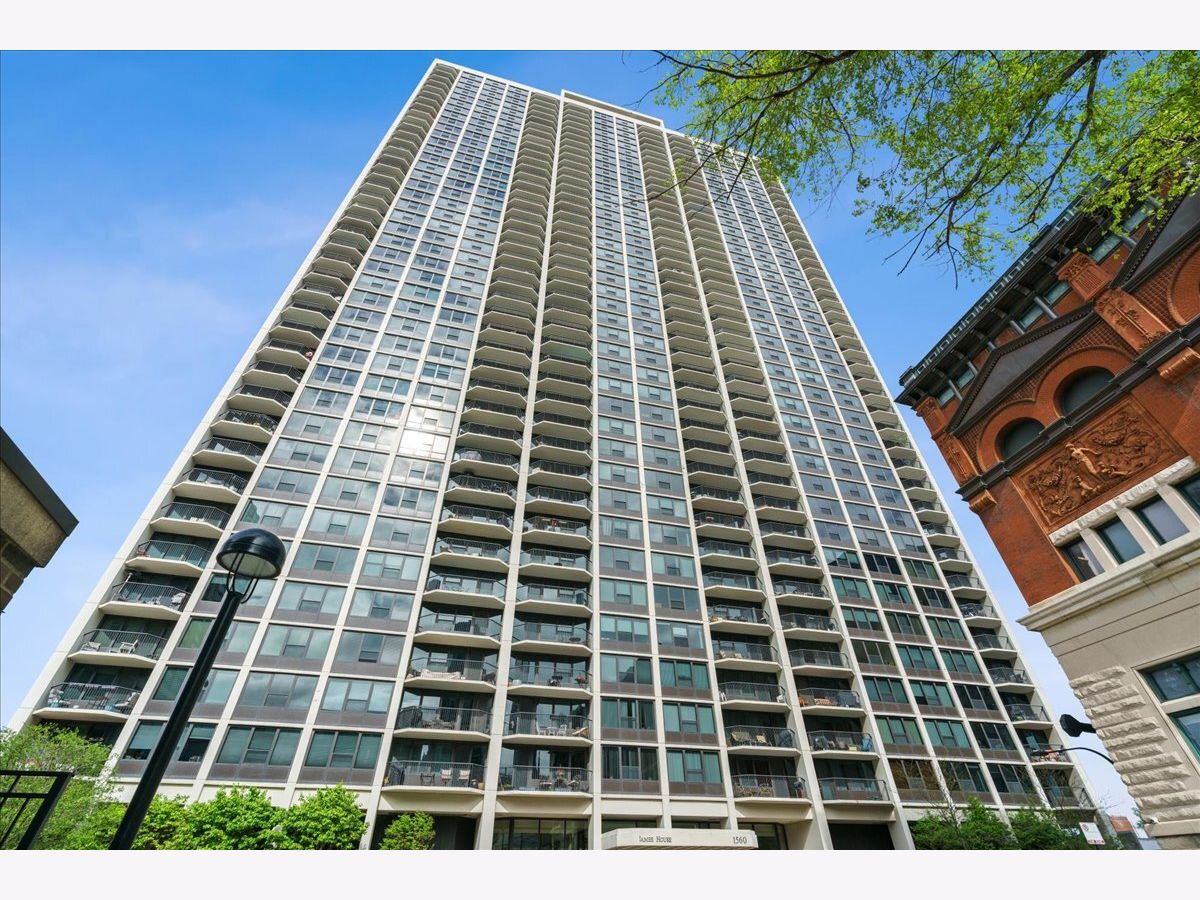 Condos & Townhomes For Sale Sandburg Village Chicago Illinois, 1560 Sandburg Terrace