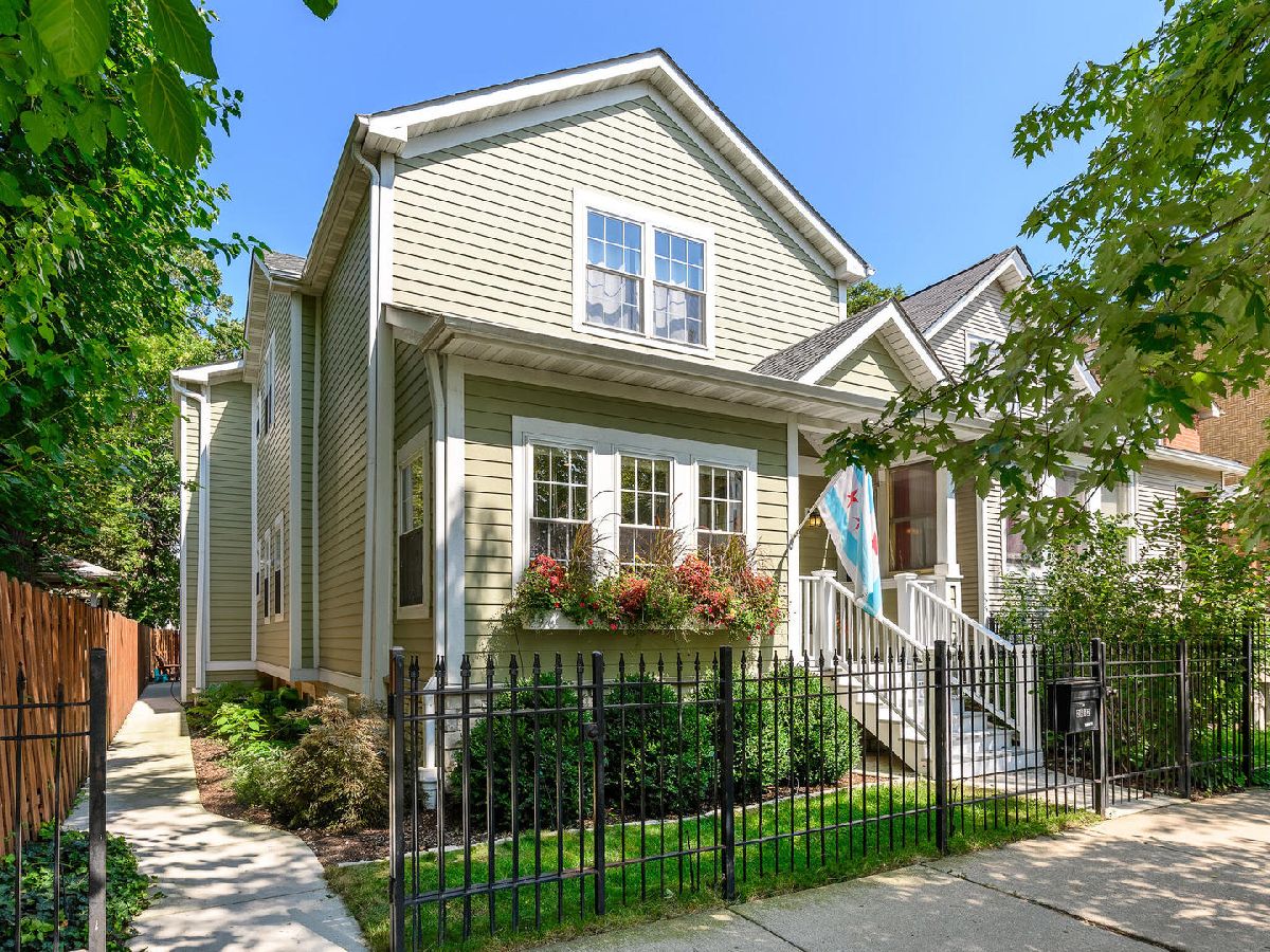  For Sale Chicago Illinois, 2852 Fletcher Street