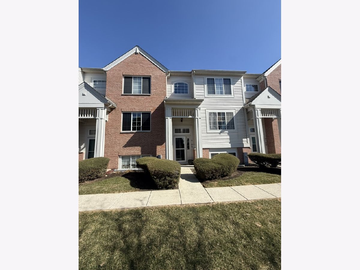  For Sale Mchenry Illinois, 2106 Concord Drive