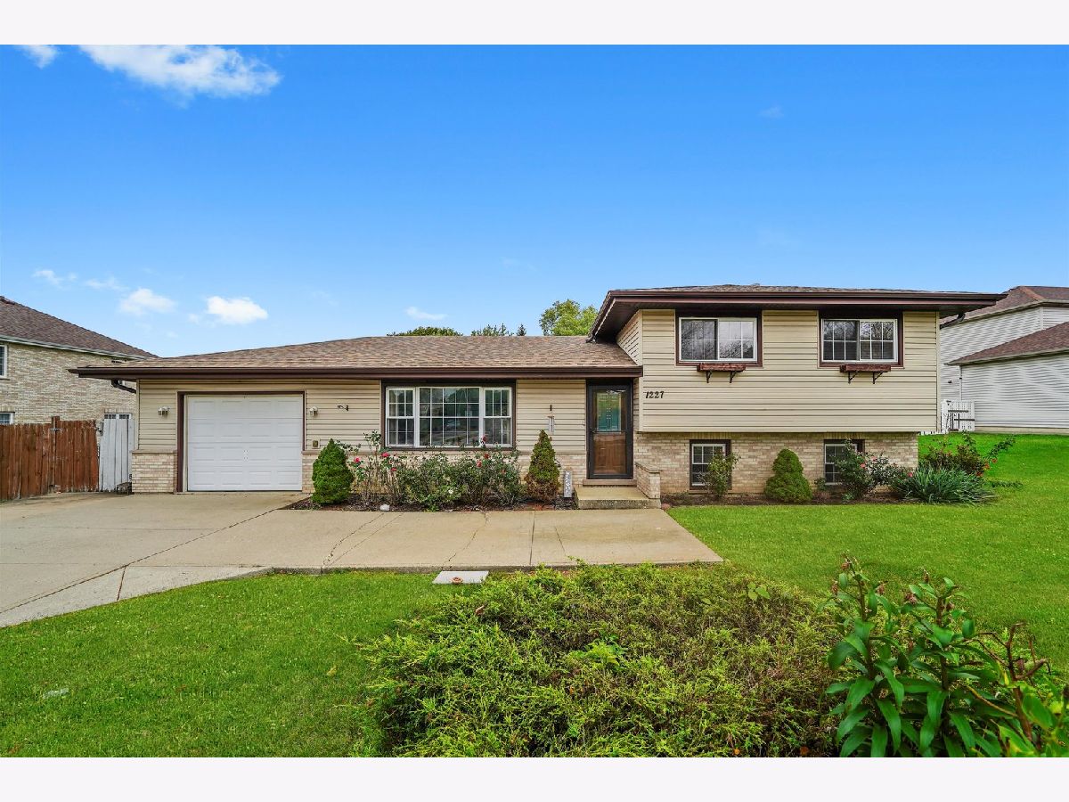  Sold Schaumburg Illinois, 1227 Roselle