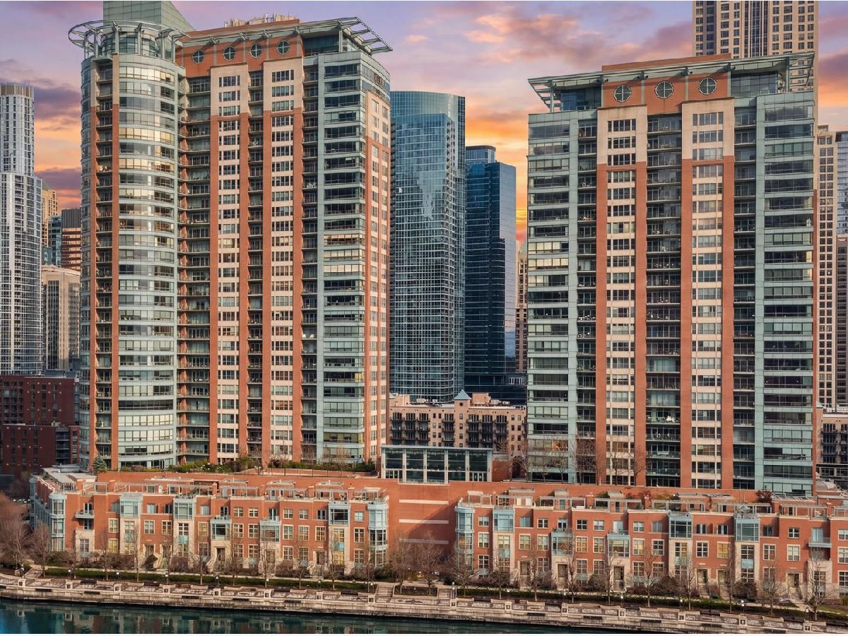 Condos & Townhomes Rented Riverview Condominiums Chicago Illinois, 445 North Water