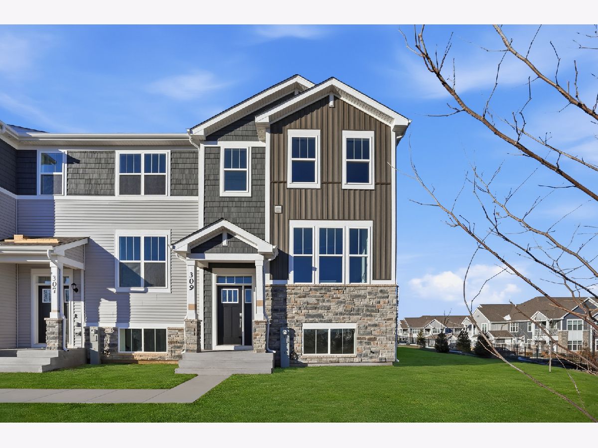  For Sale West Dundee Illinois, 311 Settlers Place