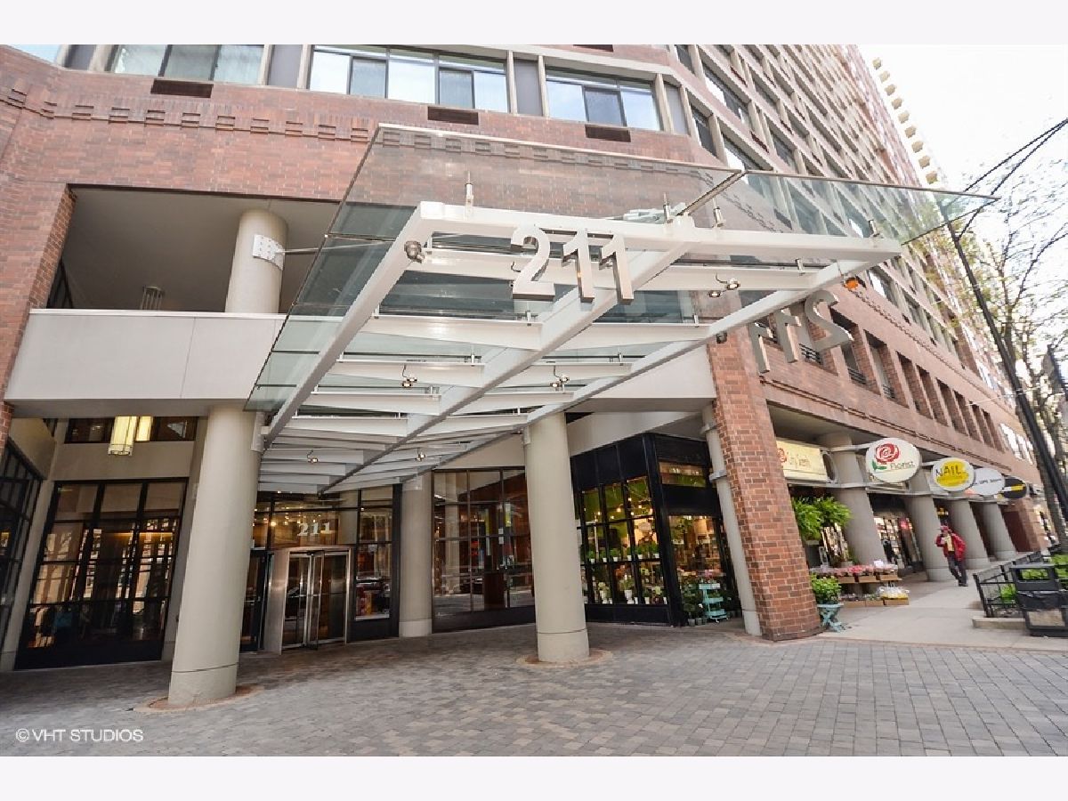 Condominiums For Rent Grand Ohio Chicago Illinois, 211 Ohio