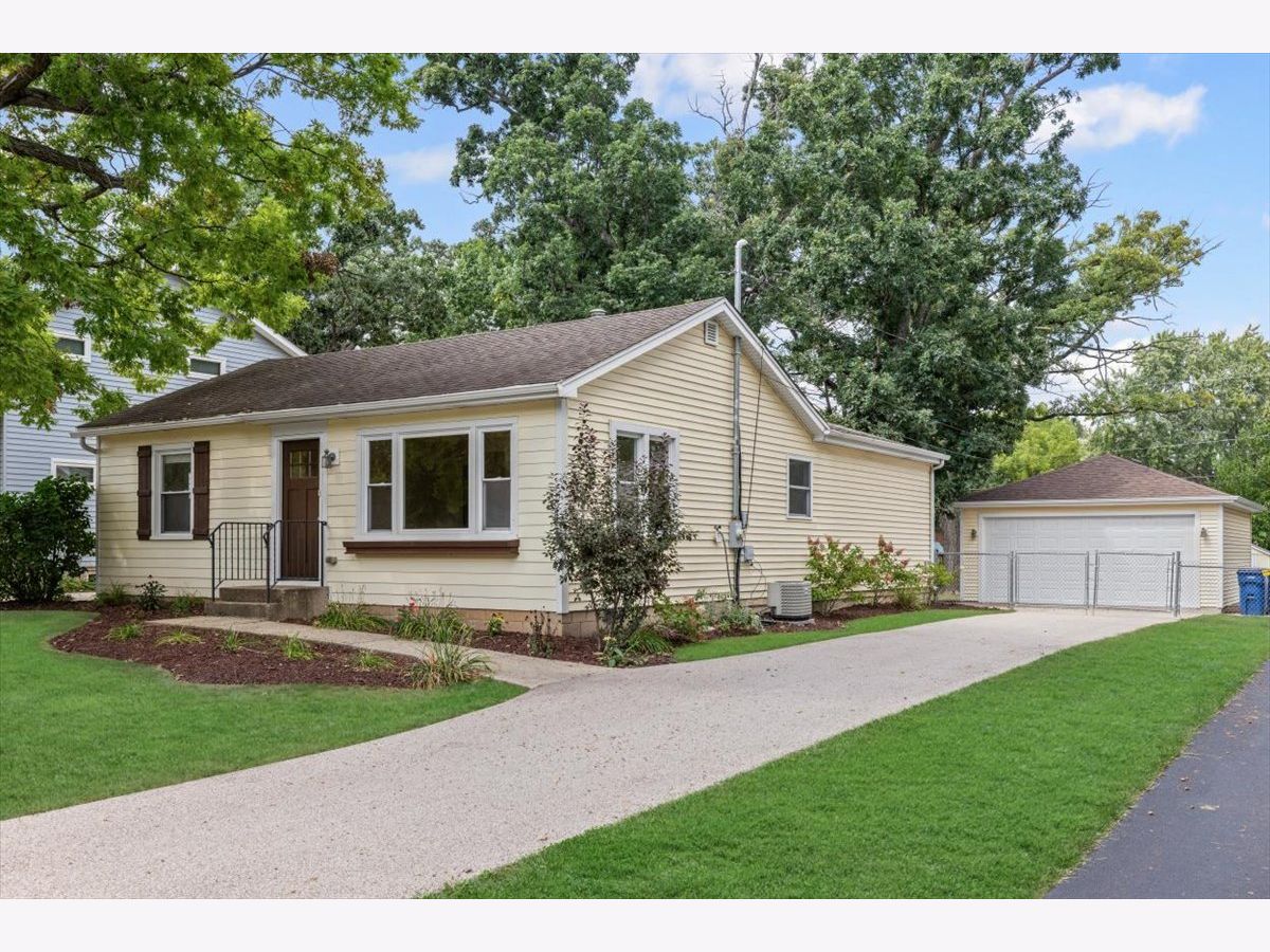 For Sale Grayslake Illinois, 17914 Twin Lakes Boulevard
