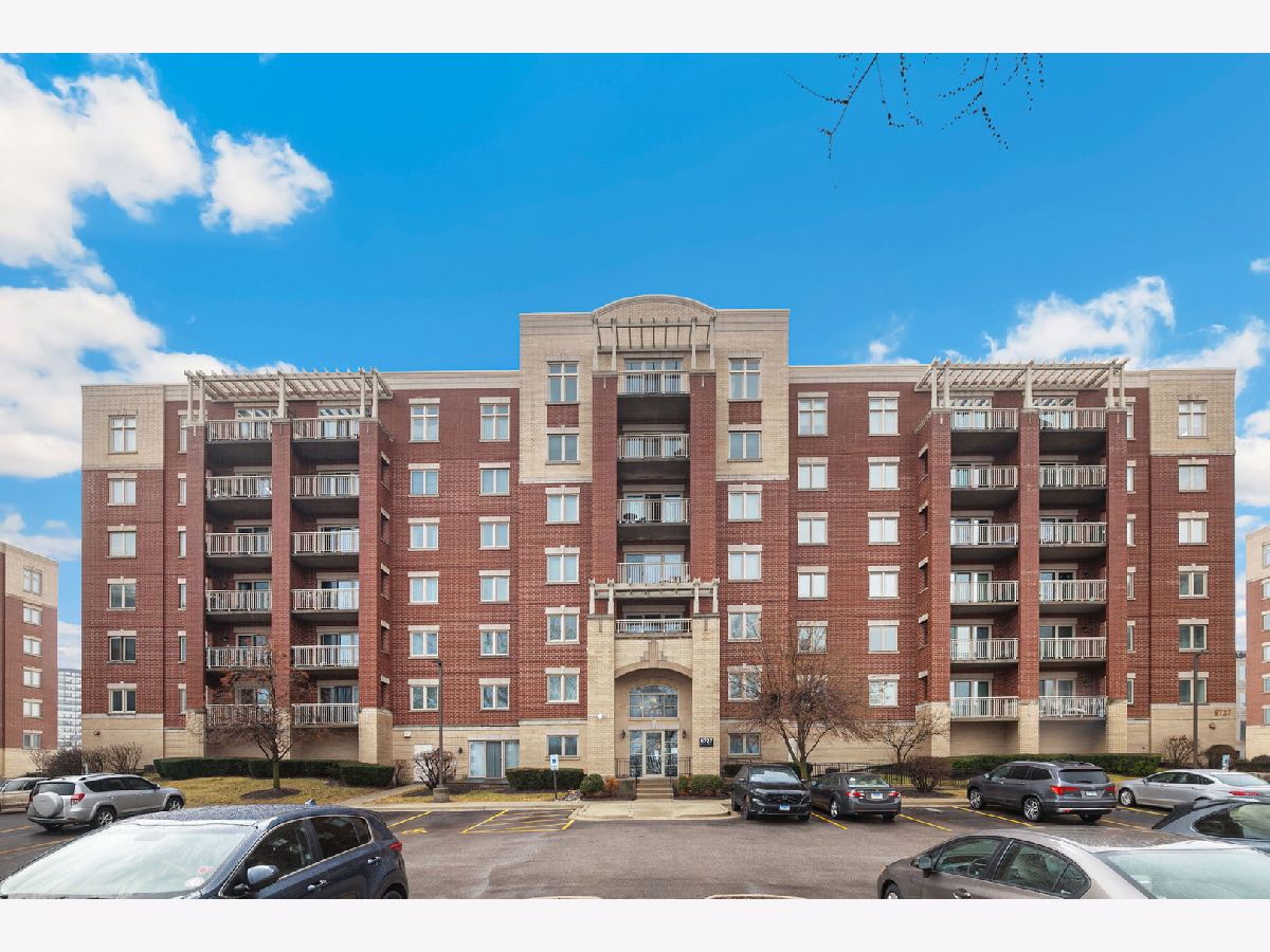 Condominiums For Sale Bryn Mawr Place Chicago Illinois, 8727 Bryn Mawr Avenue