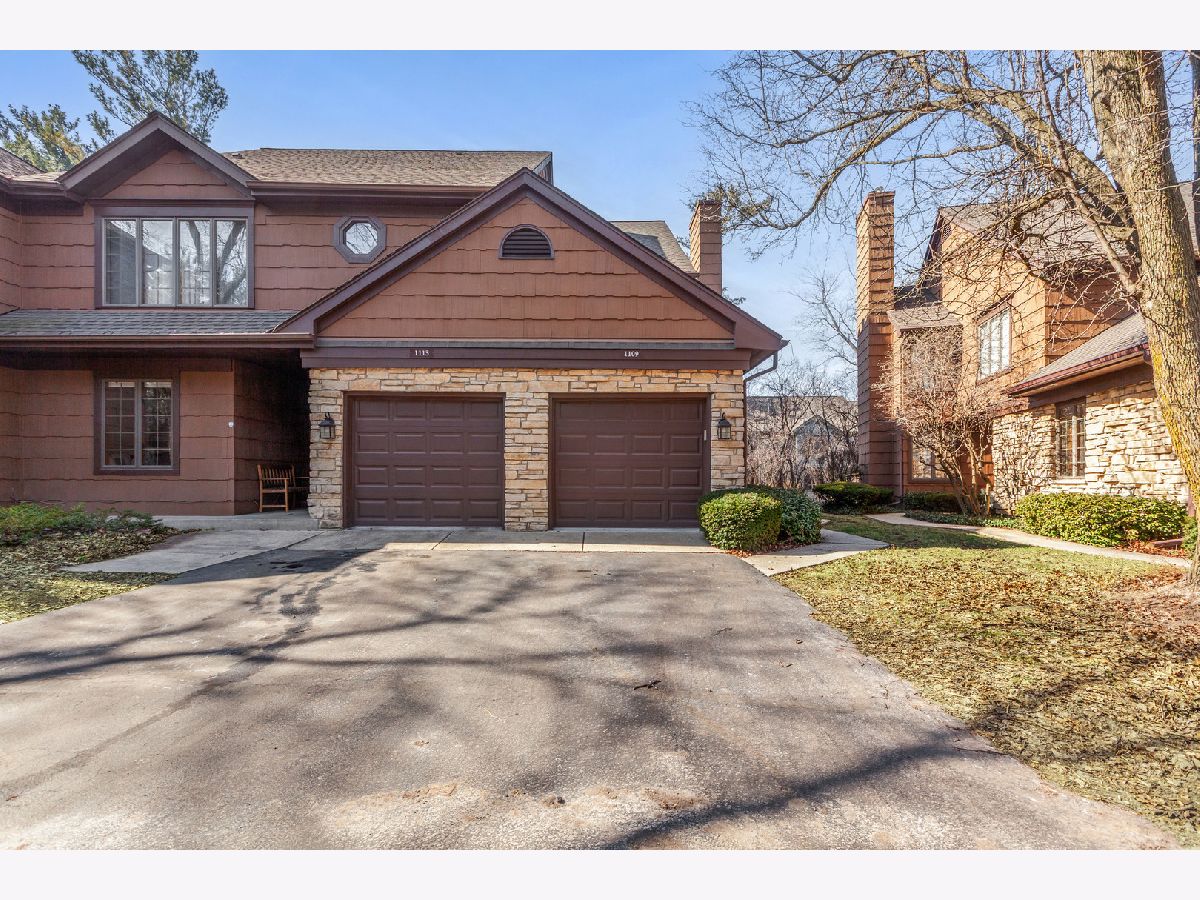 Townhomes & Condos & Homes For Sale Woodlands Darien Illinois, 1109 Ponderosa Court