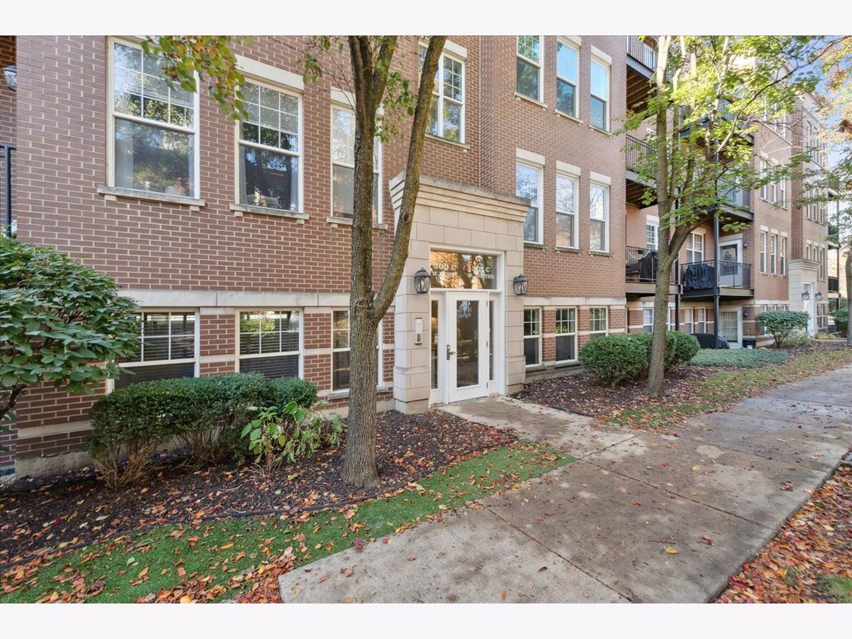  For Sale Chicago Illinois, 300 Scott Street