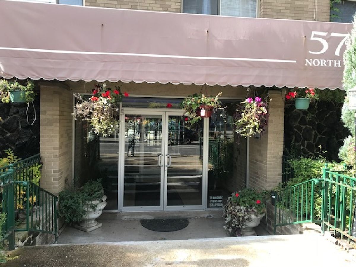  Rented Chicago Illinois, 5730 Sheridan