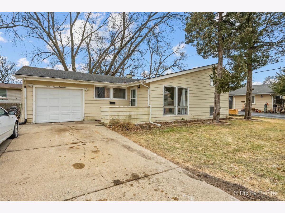  For Sale Carpentersville Illinois, 1429 Kings Road