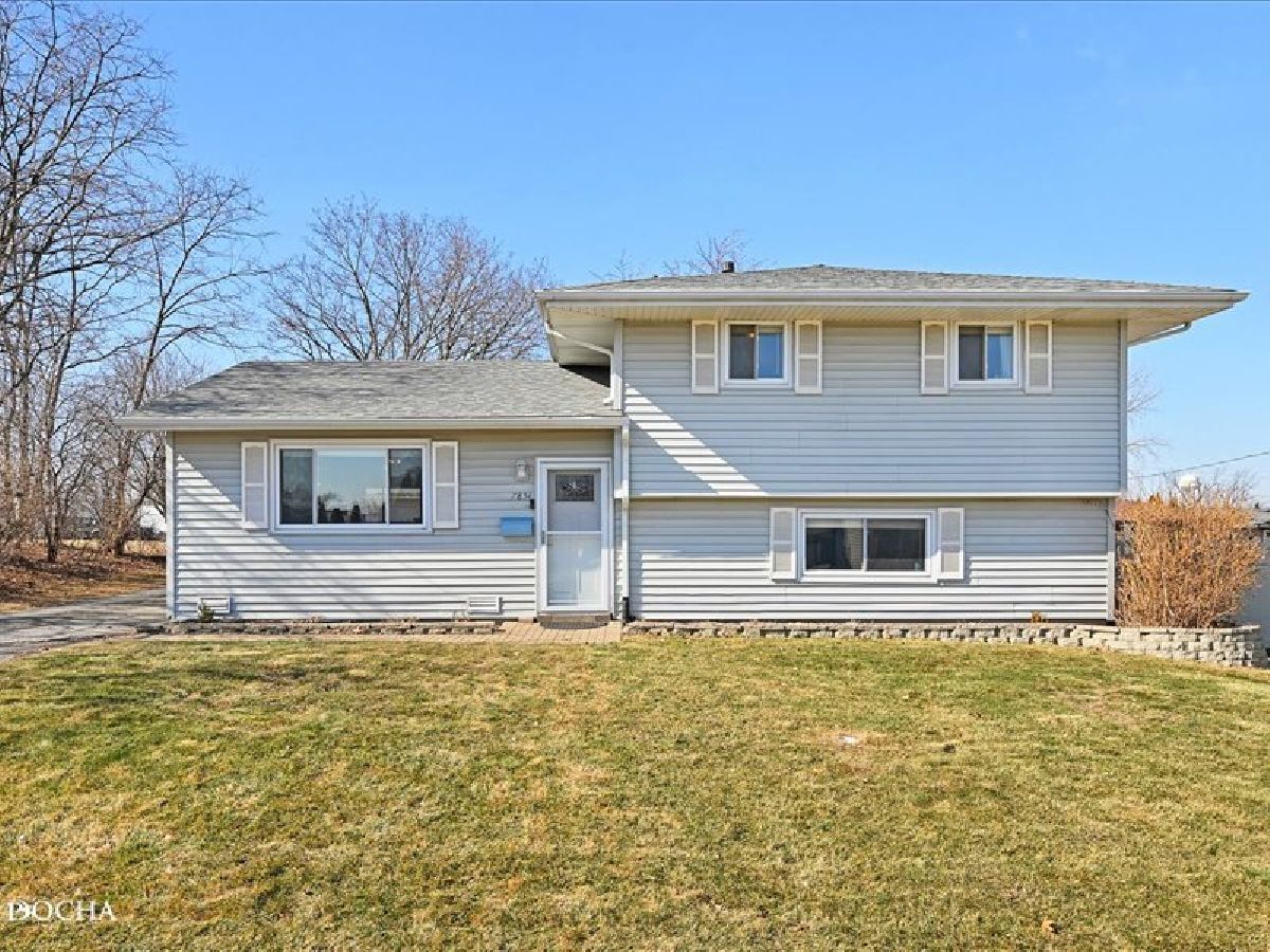  For Sale Woodridge Illinois, 7854 Deerfield Avenue