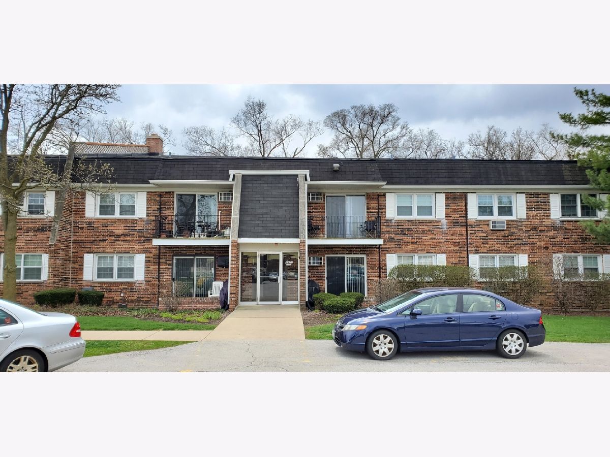 Condominiums For Rent Fairway Grove Downers Grove Illinois, 2423 Ogden