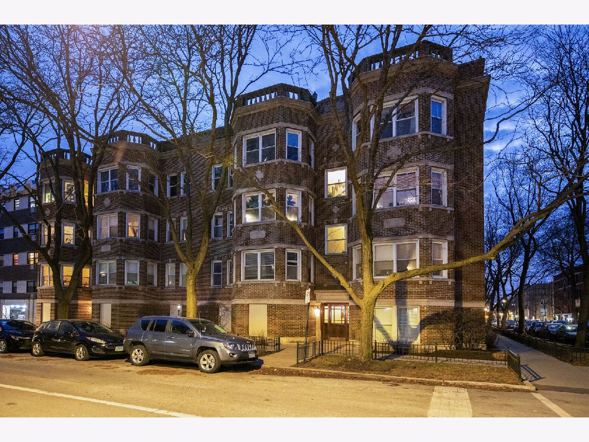 Condos & Townhomes For Rent Glenmoor Manor Chicago Illinois, 6042 Kenmore