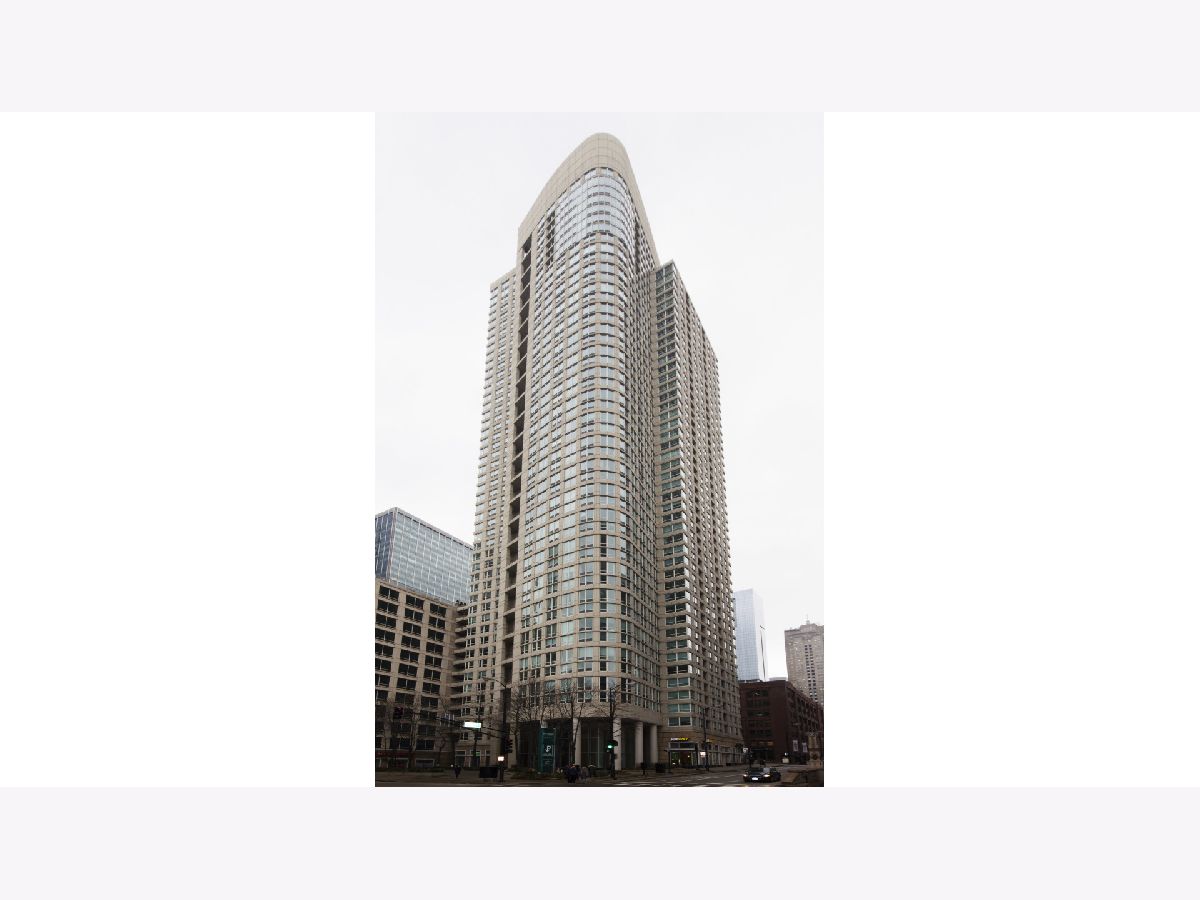 Condominiums For Rent The Sterling Chicago Illinois, 345 La Salle