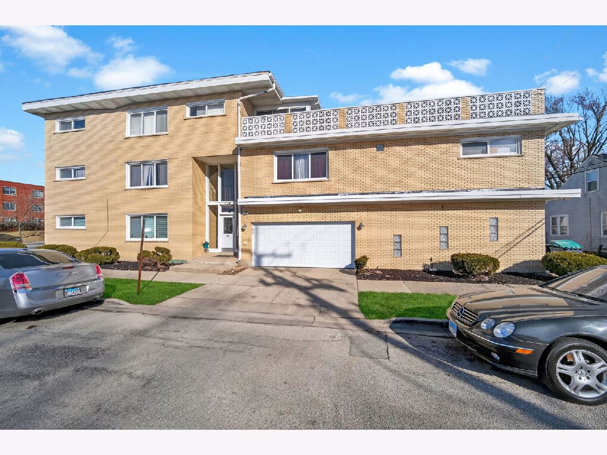  For Sale Evergreen Park Illinois, 8701 Sacramento Avenue